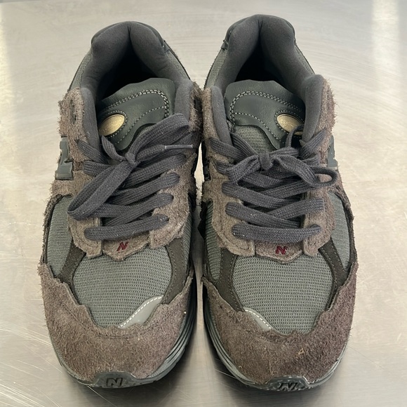 Gently used / New Balance 2002 R / size 12